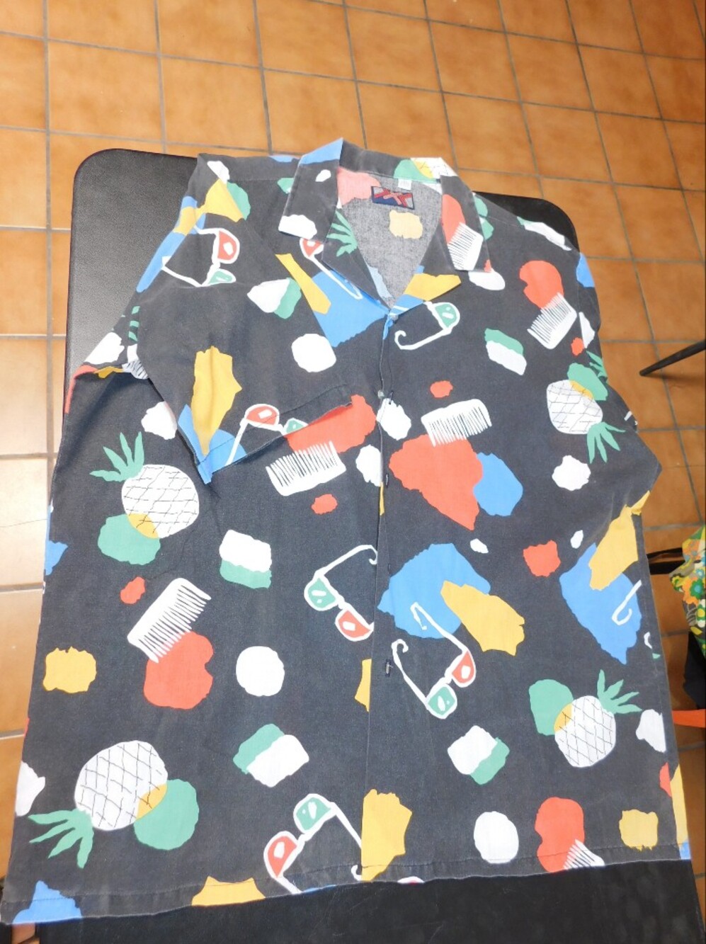 VINTAGE - Black Short-Sleeve Camp Shirt with Multicolor Abstract Print